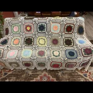 Vtg Hand Crocheted King Sz Afghan Blanket Bedspread Roses Granny Squares